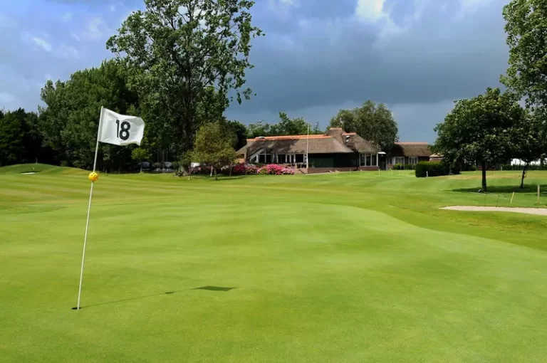 4-De-Zaanse-Golfclub-Clubhuis-Vlag